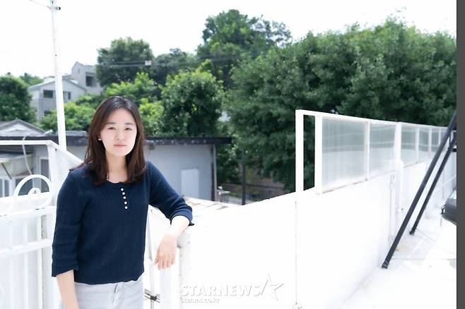 티빙 '환승연애2' 이진주 PD가 13일 진행된 온라인 라운드 인터뷰를 위해 포즈를 취하고 있다. '환승연애2'는 다양한 이유로 이별한 커플들이 한 집에 모여 지나간 연애를 되짚고 새로운 인연을 마주하며 자신만의 사랑을 찾아가는 연애 리얼리티 프로그램이다. /사진=이동훈 기자 photoguy@