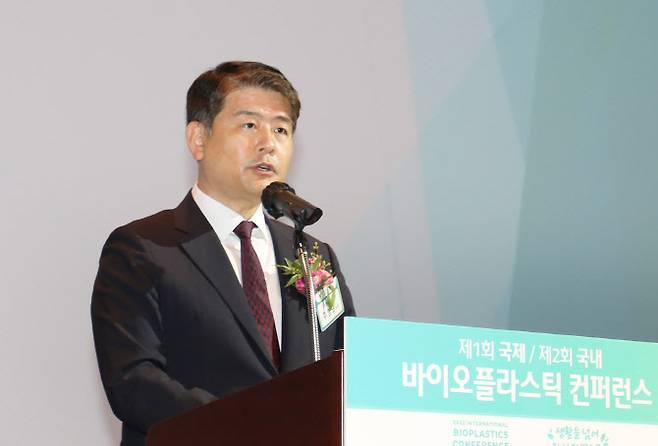 주영준 산업통상자원부 산업정책실장이 9월14일 인천 송도컨벤시아에서 개막한 ‘2022 글로벌 바이오플라스틱 컨퍼런스’에서 환영사하고 있다. (사진=산업부)