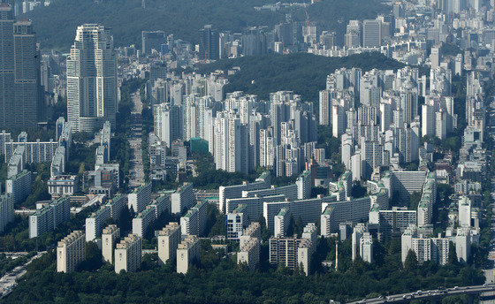 서울 송파구 롯데월드타워 서울스카이에서 바라본 강남 아파트 단지 모습. 2022.9.7 뉴스1