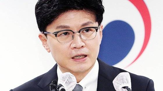 한동훈 법무부 장관이 지난달 31일 오후 정부과천청사 법무부에서 론스타 국제투자분쟁(ISDS) 사건 판정 관련 브리핑을 하고 있다. [연합뉴스]