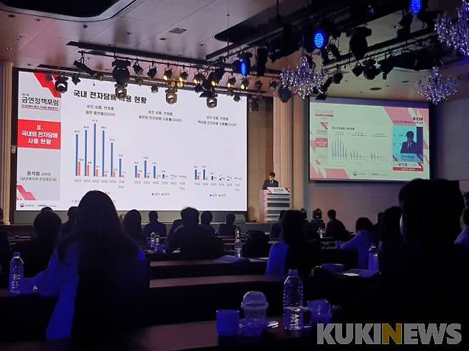 보건복지부와 한국건강증진개발원은 ‘전자담배 확산, 이대로 괜찮은가’를 주제로 서울 서초구 양재 엘타워에서 16일 오후 1시30분 ‘제1회 금연정책 공개토론회’를 개최했다.&nbsp; &nbsp;사진=정진용 기자