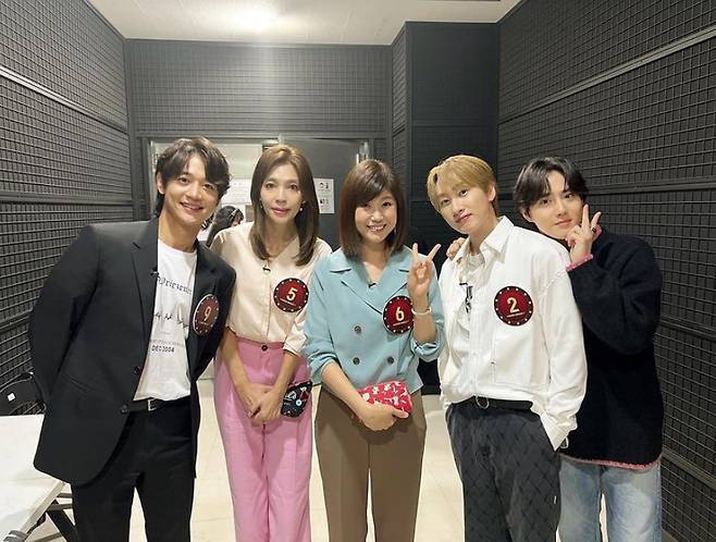 Kang Soo-jung, an announcer, boasted a limited-edition network.Kang Soo-jung posted a picture of his sister Hwang Soo-kyung, Super Junior Eunhyuk, Shiny Minho and EXO Suho on his 16th day in his instagram, saying, I was very proud of foreign friends mothers in Hong Kong.Those who met at the JTBC entertainment Hidden Singer 7 recording site are leaving certified photos behind the studio.Kang Soo-jung said, The people who made me cry that I should not pay the performance fee on this day. He also said, It was very fun.I have to take a picture of one person. He also expressed regret that he could not leave a personal photo. Kang Soo-jungs burning fanship toward idol attracts attention.The comedian Lim Yoon-taek, who saw the post, sympathized, I do not really need to receive (exit fuel).Meanwhile, Kang Soo-jung married a Hong Kong financial worker in 2008 and has a son.Currently, he is in charge of TVN 7 billion choice, and he is actively working with Hong Kong and Korea.