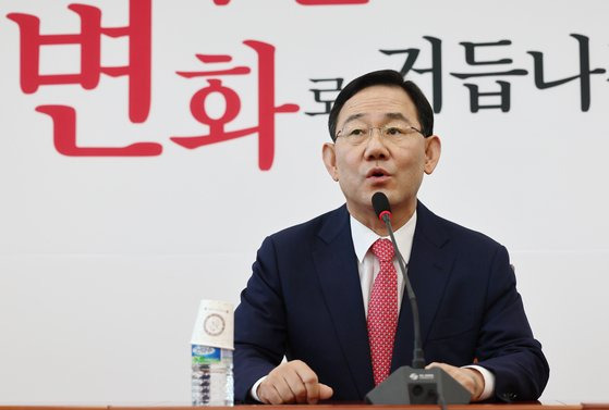 주호영 국민의힘 전 비대위원장이 지난 6일 국회에서 '비대위원장직 거부 의사'를 밝히는 기자회견을 갖고 있다. 김경록 기자