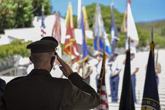 16일(현지시간) 미 하와이 호놀룰루 국립묘지에서 국방부 산하 전쟁포로·실종자확인국(DPAA) 주관으로 '전쟁포로·실종자 인식의 날' 기념 행사가 열리고 있다.(미 국방부 제공)ⓒ News1
