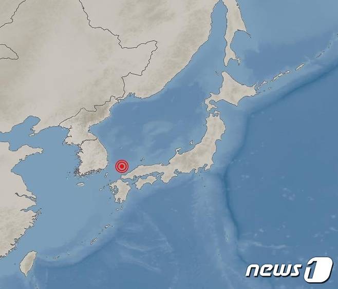 9일 오후 8시40분께 울산시 동구 동쪽 144km 해역에서 발생한 규모 4.6 지진의 위치도. (기상청 제공)