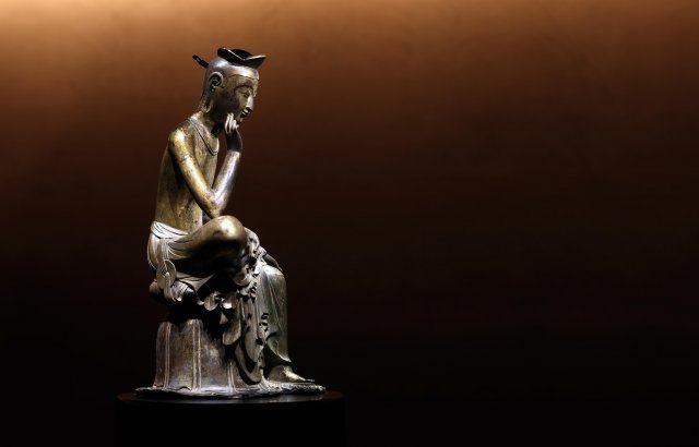 금동미륵보살반가사유상 국보 제83호: Korea‘s National Treasure number 83, the 
Gilt-bronze Maitreya in Meditation, a statue of what is believed to be 
the Mee-ryeuk, the Maitreya, the future Buddha, on display at the 
National Museum of Korea in Seoul. Photo ¤ 2021 Hyungwon Kang