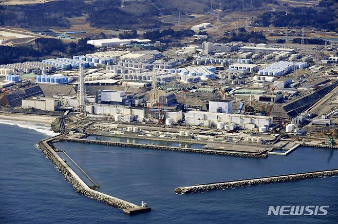 [후쿠시마=AP/뉴시스]지난 2021년 2월13일 일본 후쿠시마현 소재 후쿠시마 제1 원자력발전소의 모습. 2022.08.24.