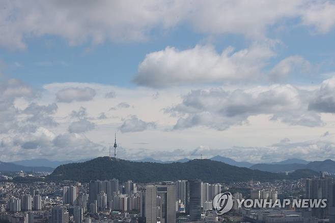 구름 뒤 파란 하늘 [연합뉴스 자료사진]