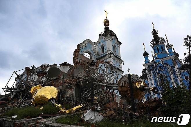 13일(현지시간) 우크라이나 도네츠크의 크라마토르스크에서 러시아 군의 포격을 받아 파괴된 교회가 보인다. ⓒ AFP=뉴스1 ⓒ News1 우동명 기자