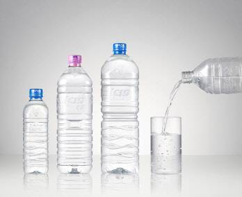 '아이시스 에코' 3종 이미지. <롯데칠성음료 제공>