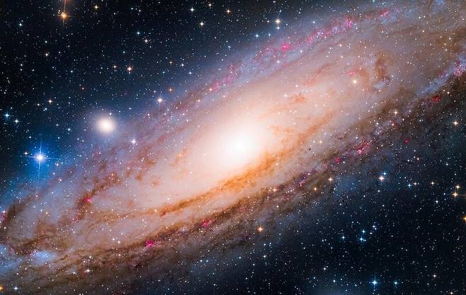 청소년 경쟁 부문 1위 ‘안드로메다은하’. Andromeda Galaxy INSERT COLON The Neighbour by Yang Hanwen and Zhou Zezhen