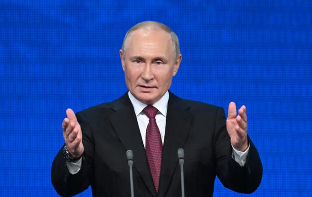 블라디미르 푸틴 러시아 대통령이 20일 모스크바 크렘린궁에서 연설하고 있다. 모스크바=스푸트니크 연합뉴스