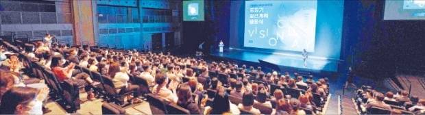 이강현 국립아시아문화전당 전당장이 2025년 개관 10주년을 대비해 중장기 발전계획을 발표하고 있다. /국립아시아문화전당 제공