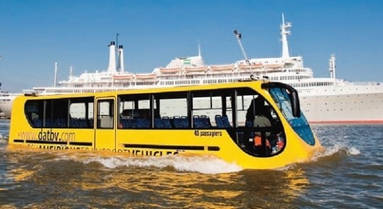 네델란드 DAT(Dutch Amfibious Transport)사 수륙양용 버스. GMI그룹