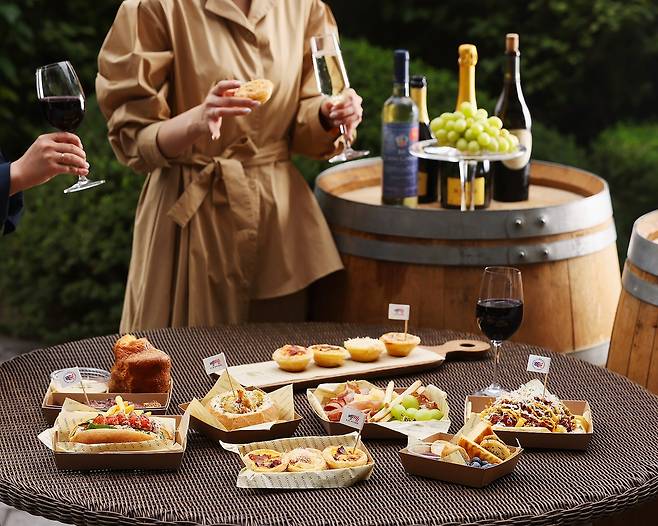 JW 메리어트 동대문 스퀘어 서울은 신종 코로나바이러스 감염증(코로나19) 사태 이후 2년 만에 '2022 와인 앤 버스커' 페스티벌을 연다. [JW 메리어트 동대문 제공, 재판매 및 DB 금지]