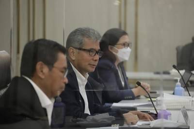 Left to right: Catur Budi Harto, Vice President Director BRI; Sunarso, President Director BRI; and Viviana Dyah Ayu, Chief Financial Officer BRI