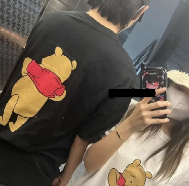 What the hell is that supposed to mean?Photos of BTS V and BLACKPINK Jenny Kim have been leaked again.On the 22nd, SNS and online communities, photos of men and women presumed to be V and Jenny Kim wearing couple T-shirts were circulated.In this photo, the clothes worn by the two people are the same as the ones worn when the couple T-shirt photo was first leaked.V and Jenny Kim were involved in the romance in May when a trip to Jeju Island was raised.Since then, hair make-up shop photos, forehead kiss photos, home dating photos, and party photos have been leaked several times, and the suspicion of devotion continued.The two sides are consistently silent, and the enthusiasm seems to be becoming a reality.But more important than whether the two are actually lovers, the risk of crime is lurking.A said in an SNS chat room last month, The photos of V and Jenny Kim are not synthesized, and I have sent messages to Jenny Kim several times, but I have never received a reply.However, he took the shameless attitude of  sue if it is a problem.In this regard, security expert (White Hacker) B, who is engaged in the domestic security industry, analyzed that the photos of V and Jenny Kim are not synthetic photographs and that Mr. A would have leaked the photos for money or fame.The reason why we release the photos one by one is that the heat can be reduced if we open it all at once.The price is called. The price is not disclosed, but only the parties are shown and demanded from tens of millions to hundreds of millions of won.The most expensive amount I know is about 1.5 billion won. In fact, SNS, known as Jenny Kims private account on Tuesday, changed its followers and followers to zero.This is why the opinion that the photo was leaked due to hacking damage is weighed.What is the purpose of the hacker? Is it hurting V and Jenny Kims image? Is it trying to break the relationship between them?Or is it an act that aims at up to 1.5 billion won in money as guessed by Mr. B and many others?It is time to think that personal privacy should be respected for any reason and that it is a crime to dig it out.