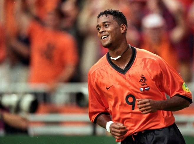 클라위버르트는 유로 2000에서 득점왕을 차지하는 등 한때 네덜란드를 대표하는 스트라이커였다. / 트위터