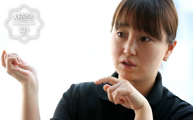 사장의 맛과 인터뷰하는 금돼지식당 박수경 사장. 박 사장은 "금돼지식당을 100년 가는 식당으로 만들고 싶다"고 말했다. /남강호 기자