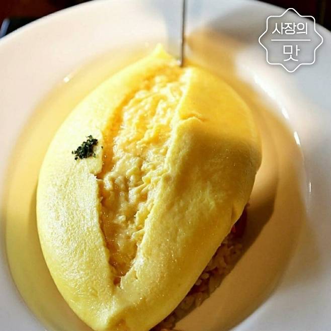 후라토식당의 대표 메뉴 중 하나인 오므라이스./석찬