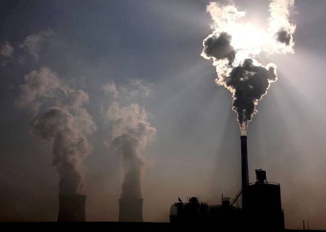 중국 네이멍구자치구의 석탄 화력 발전소. /로이터 연합