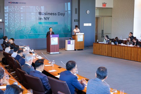 이장우 대전시장이 21일(현지시간) 미국 뉴욕대에서 열린 ‘비스니스 데이 인 뉴욕(Business Day in NY)’행사에서 축사를 하고 있다.