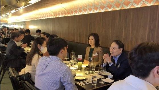 '나는 고발한다' 필진 90명 36명이 지난 20일 만찬 행사에 참석했다.