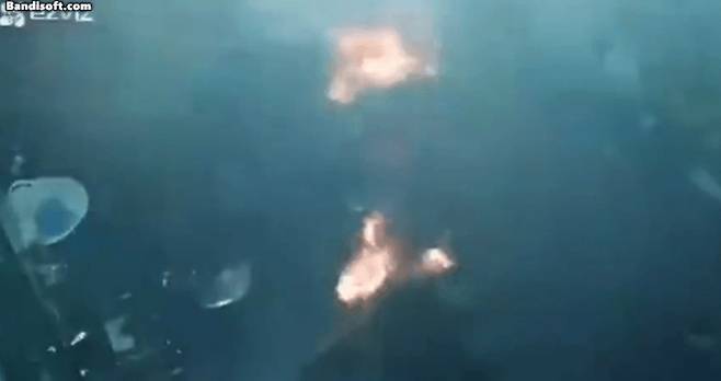 이발소 내부가 연기와 검은 그을음으로 뒤덮인 모습. [트위터 캡처]