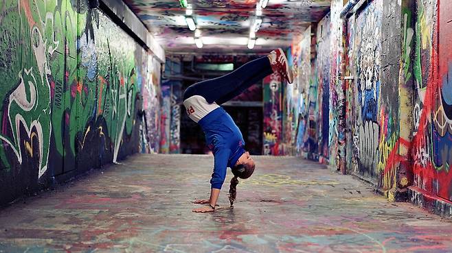 개막작 루크 코니시 감독의 '킵 스텝핑' 스틸 컷. (사진=경기도 제공) *재판매 및 DB 금지