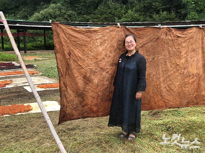 사단법인 한국천연염색 '숨'의 심향란 대표. 보성 복내가 고향인 심 대표는 이곳에 자리한 천연염색공예관을 운영하고 있다. 전남에서 살아보기(특화형) 사업을 통해 귀농·귀촌을 희망하는 참가자들을 교육, 지원하고 있다. 이은지 기자
