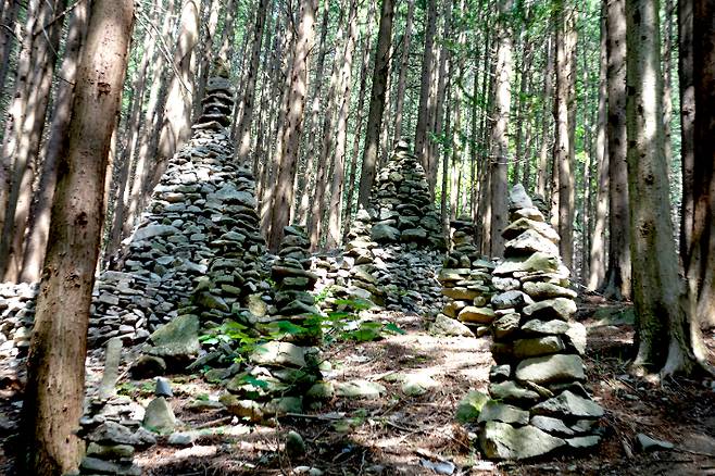 돌탑. 강종임 해설사 제공