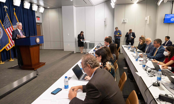 제롬 파월 미국 연방준비제도(Fed·연준) 의장이 21일(현지시간) 연방공개시장위원회(FOMC) 정례회의를 마친 뒤 기자회견을 하고 있다. EPA연합뉴스