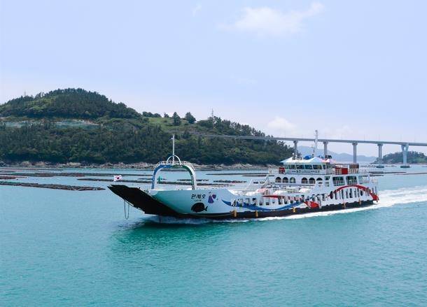 완도 섬 기항하는 여객선 [완도군 제공·재판매 및 DB 금지]