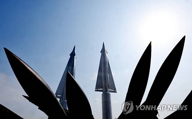 북한 ICBM 발사, 한반도 정세 격랑 속으로 (서울=연합뉴스) 서울 용산구 전쟁기념관 야외 전시장에 전시된 미사일 모습. 2022.3.27