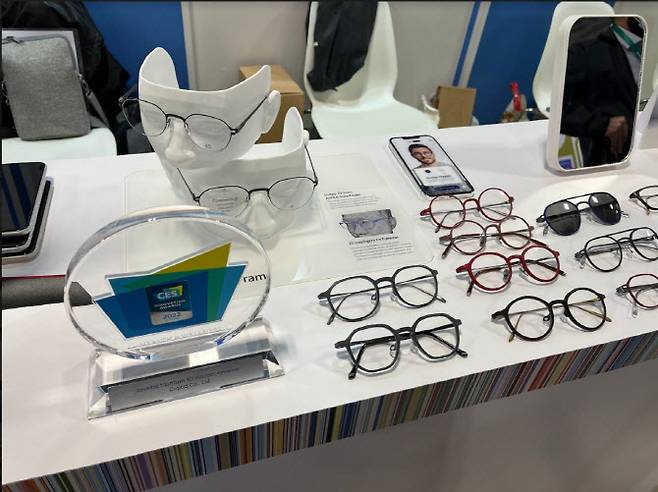 CES 2022 브리즘 3D 커스텀 안경 제품 전시. (사진=브리즘)