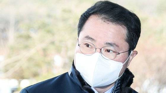 2021년 2월 5일 여운국 공수처 차장이 출근하고 있다. 연합뉴스