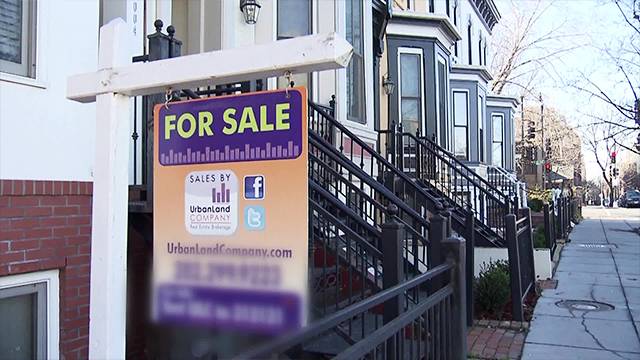 부동산 투기 붐은 버블을 낳고 버블은 언젠가 터지면서 경기를 끌어내립니다.