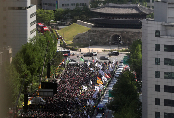 지난 5월 전국민주노동조합총연맹(민주노총)이 서울 숭례문 앞에서 집회할 당시 일대 교통이 마비됐던 모습./사진=뉴스1