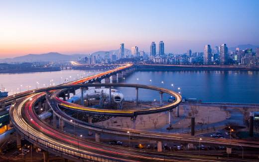 한국은행에 따르면 집값이 20% 하락할 경우 부동산 등 자산을 팔아도 빚을 갚기 어려운 '고위험가구'의 순부채 규모는 1.5∼1.9배 늘어나는 것으로 분석됐다. /사진=이미지투데이