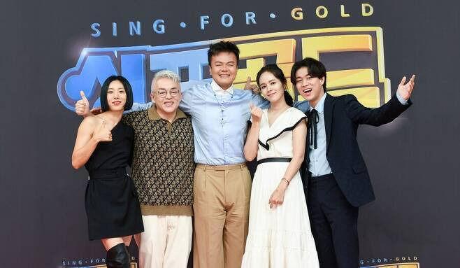 왼쪽부터 리아킴, 김형석, 박진영, 한가인, 이무진.