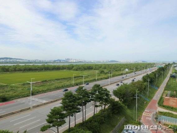 고양시 람사르고양장항습지센터(가칭) 전망대에서 바라본 장항습지. 사진제공=고양시