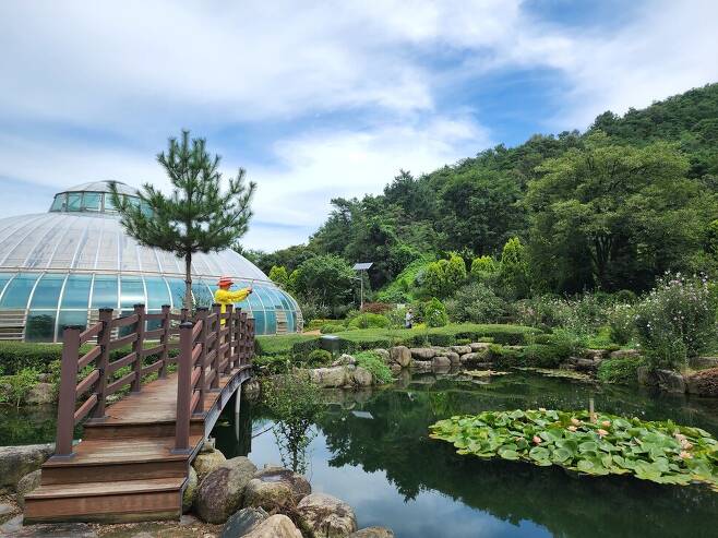 ‘완주 와일드&로컬푸드 축제’가 열리는 고산자연휴양림의 정원. 허윤희 기자
