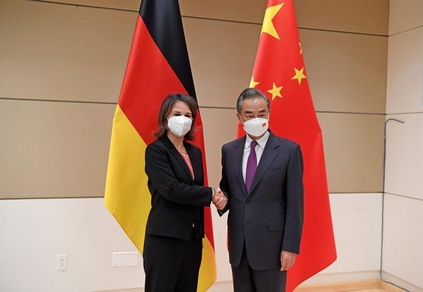 22일 뉴욕에서 열린 중국-독일 외교장관 회담 [중국 외교부 홈피 캡처.재판매 및 DB금지]