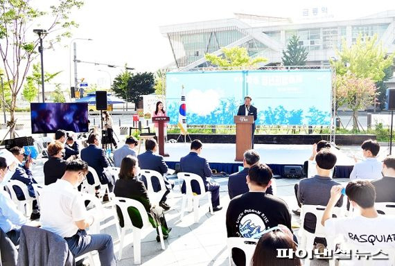 김경일 파주시장 제1회 파주 청년희망축제 격려. 사진제공=파주시