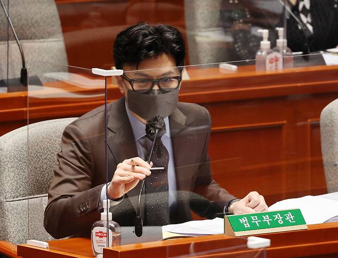 한동훈 법무부 장관이 지난 5일 열린 국회 예산결산특별위원회에 출석해 답변하고 있다. 공동취재사진