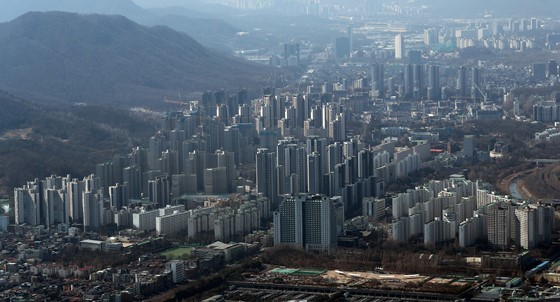 한국경제연구원에 따르면 수도권 집값의 최소 35%는 거품이 존재한다고 분석했다. 특히 서초구는 절반이 거품이 꼈다고 밝혔다. /사진=뉴스1