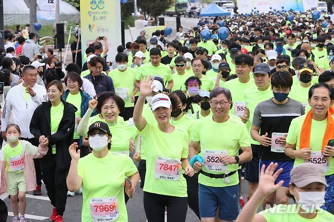 온 가족이 함께 뛴 ‘2022 KTX광명역 평화마라톤 대회’ 현장.