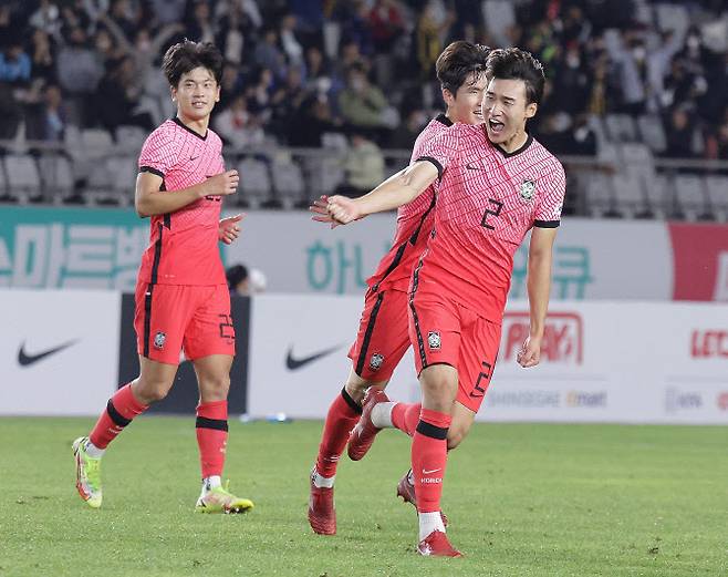 26일 화성종합경기타운 주경기장에서 열린 올림픽 축구대표팀 평가전 한국과 우즈베키스탄 경기. 조현택이 프리킥 동점골에 성공한 뒤 기뻐하고 있다. 사진=연합뉴스