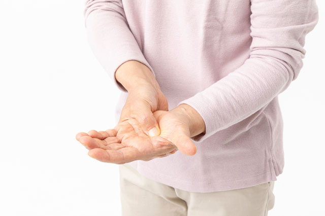 손이 저리면 손목터널증후군·목디스크·다발성 말초신경병증을 의심해볼 수 있다./사진=클립아트코리아