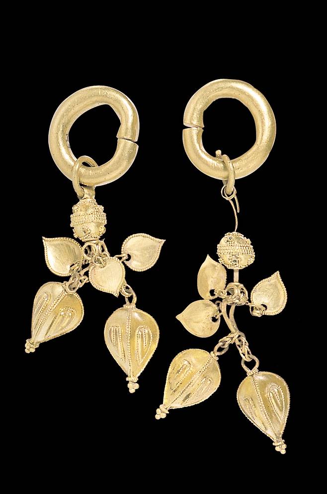 경남 합천 옥전 고분군(M4호분)에서 출토된 가야시대 금귀걸이(보물). 국립공주박물관 제공